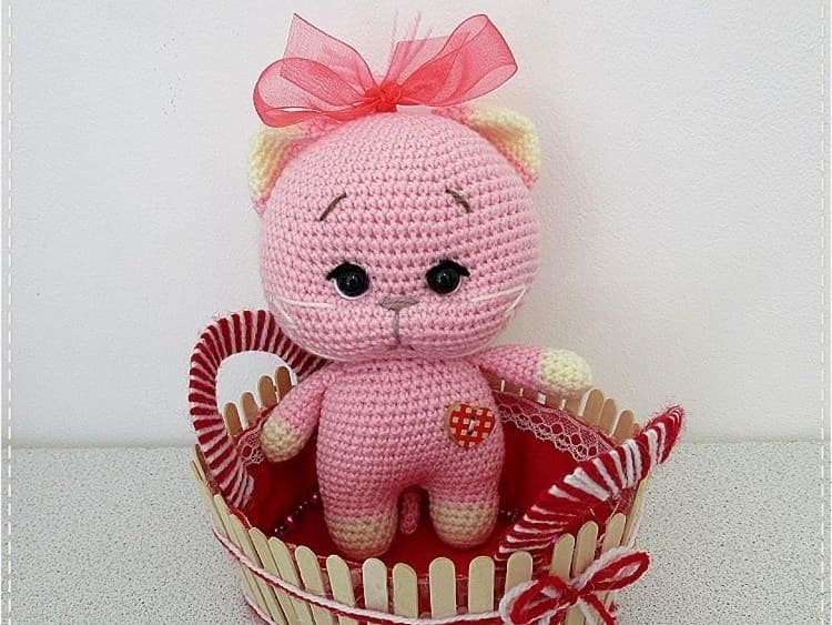 AMIGURUMI FREE KITTEN PATTERN